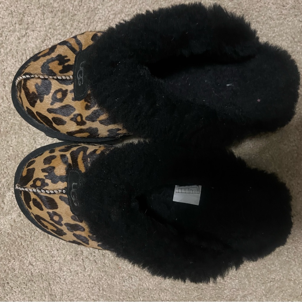 Women’s UGG slippers - Picture 3 of 4